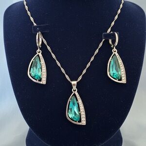 Elegant 925 sterling Silver plated silver and Green color Jewelry Set